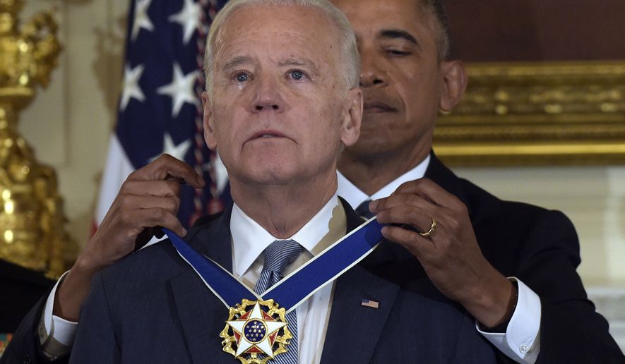 Obama awards Biden Medal of honor