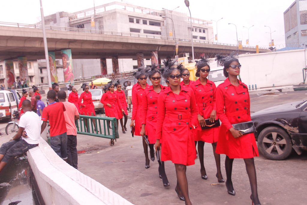 Falomo, ladies in red