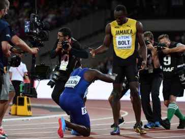 Justin Gatlin bows for Usain Bolt